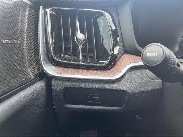 2024 Volvo S60 B5 FWD Plus Dark Theme