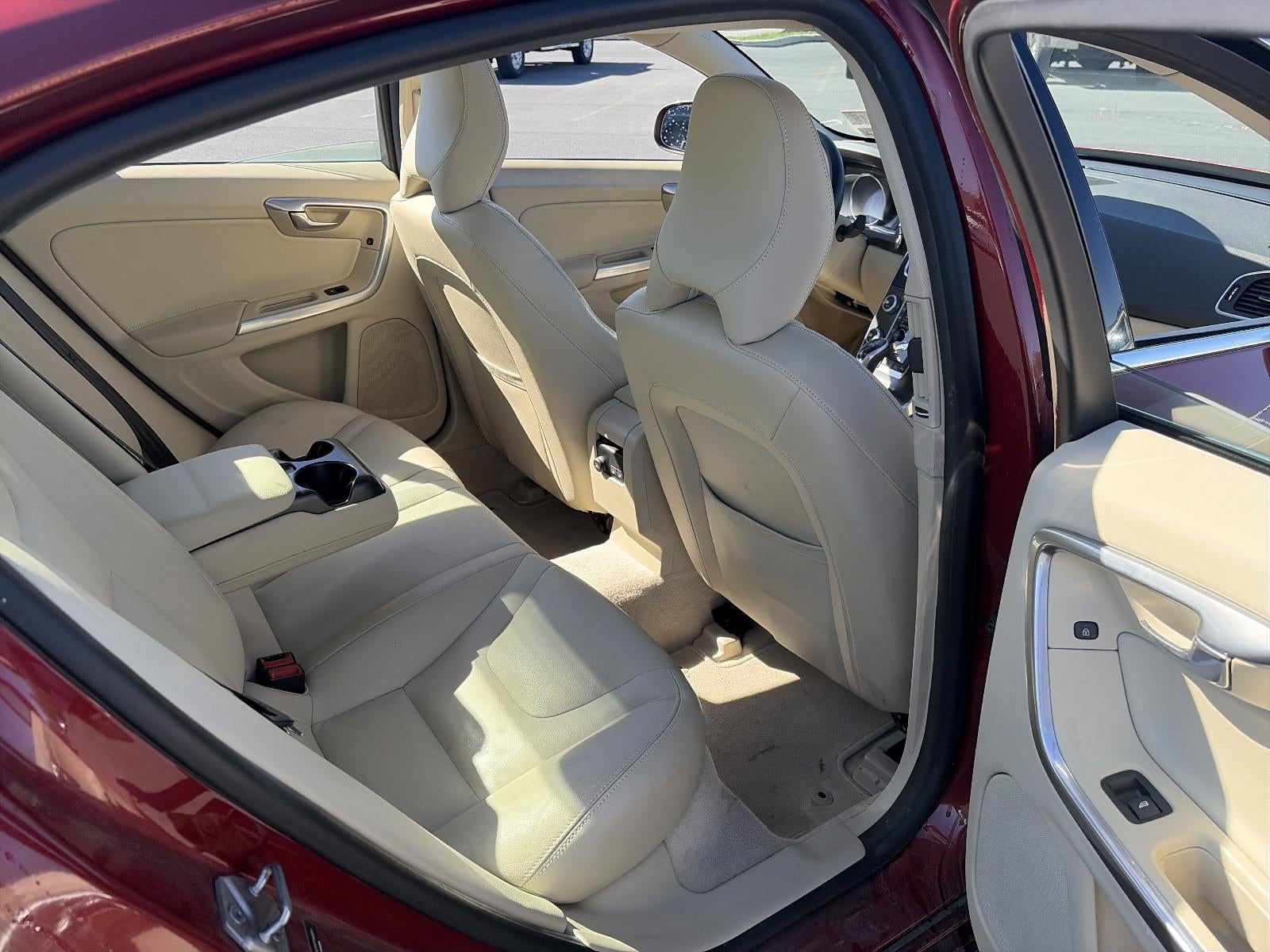 2015 Volvo S60 2015.5 4dr Sdn T5 Platinum AWD