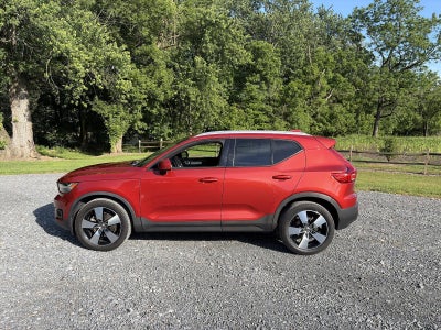 2021 Volvo XC40 T5 AWD Momentum