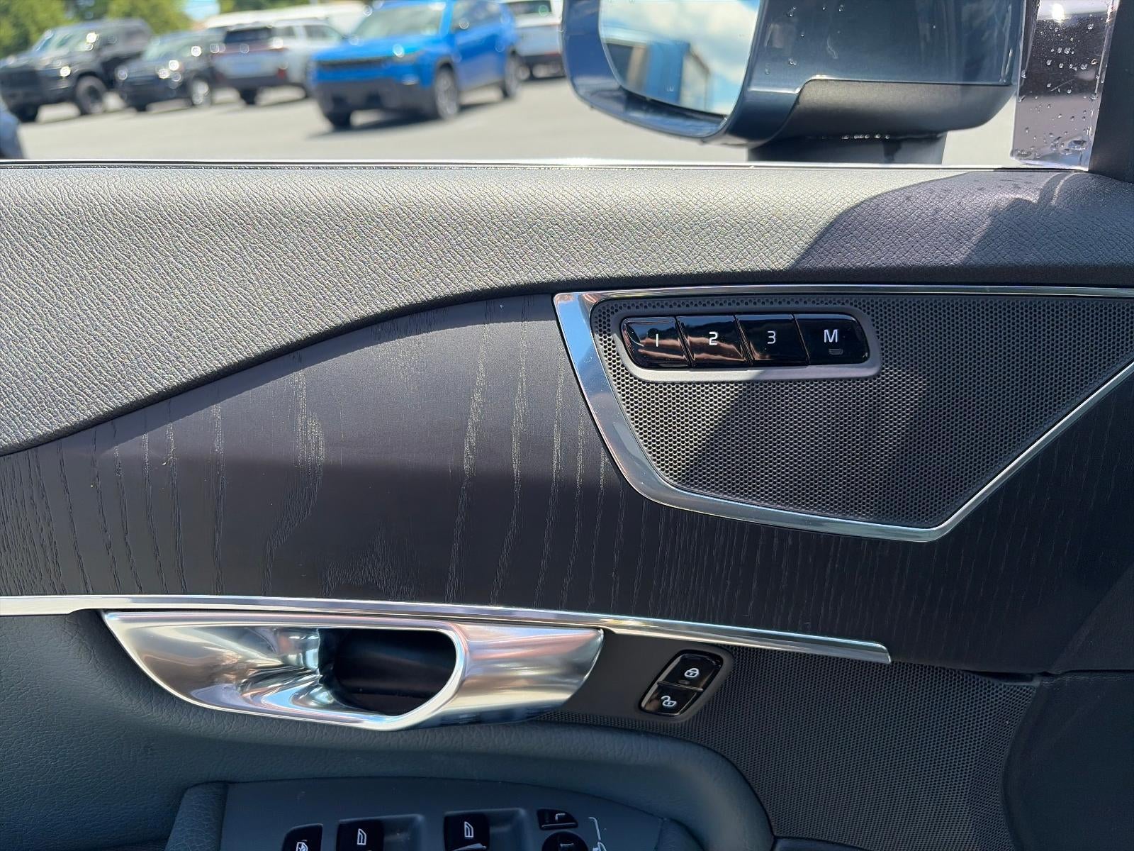 2020 Volvo XC90 T6 AWD Momentum 7 Passenger