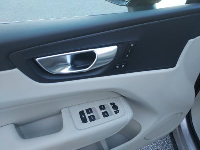 2024 Volvo XC60 B5 AWD Core Dark Theme