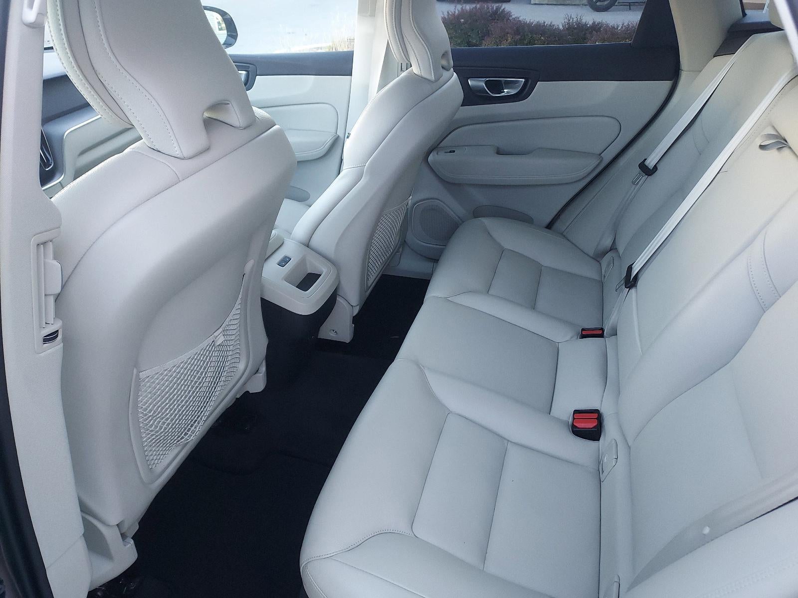 2024 Volvo XC60 B5 AWD Core Dark Theme