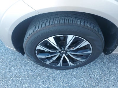 2024 Volvo XC60 B5 AWD Core Dark Theme