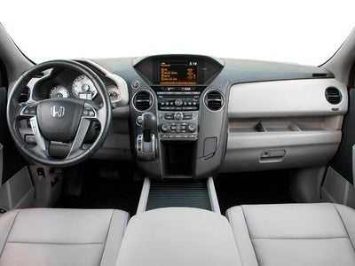 2013 Honda Pilot 4WD Touring with DVD Rear Entertainment System and Navigation