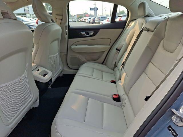 2024 Volvo S60 B5 AWD Plus Dark Theme