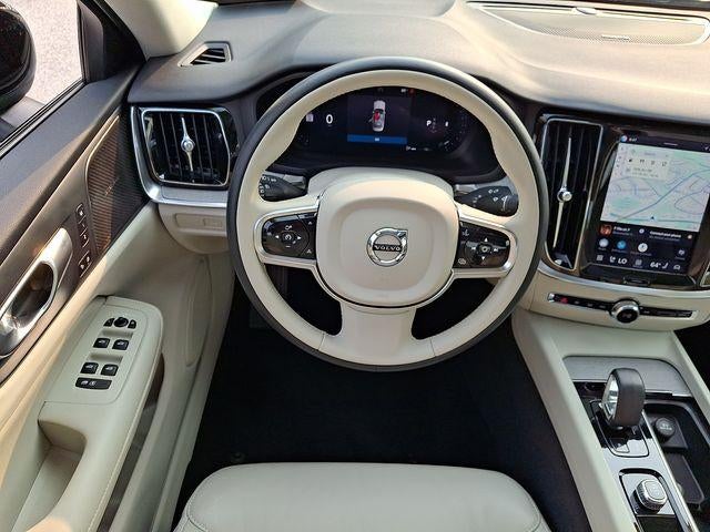 2024 Volvo S60 B5 AWD Plus Dark Theme