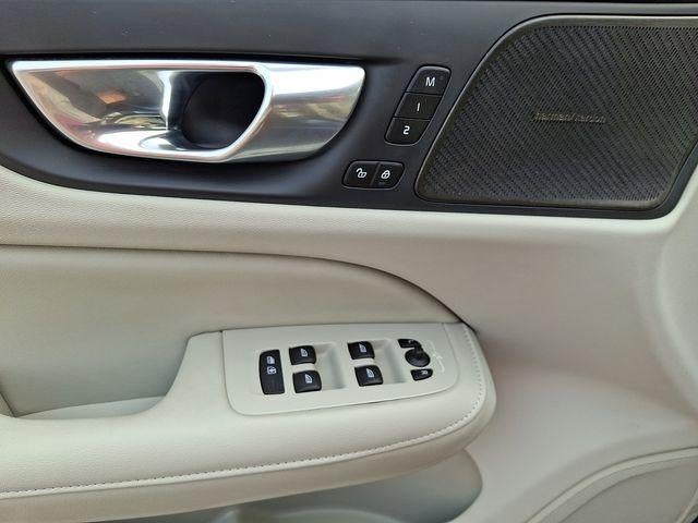 2024 Volvo S60 B5 AWD Plus Dark Theme