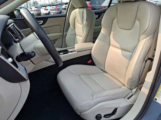 2024 Volvo S60 B5 AWD Plus Dark Theme