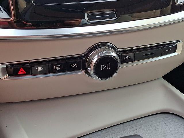 2024 Volvo S60 B5 AWD Plus Dark Theme