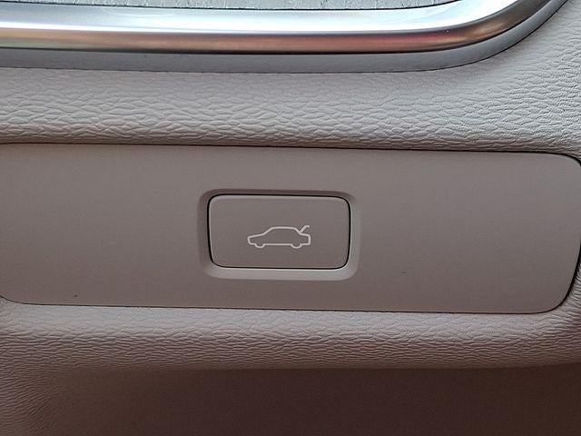 2024 Volvo S60 B5 AWD Plus Dark Theme