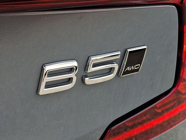 2024 Volvo S60 B5 AWD Plus Dark Theme