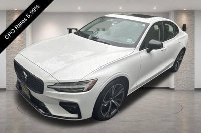 2024 Volvo S60 B5 AWD Ultimate Dark Theme