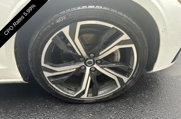 2024 Volvo S60 B5 AWD Ultimate Dark Theme
