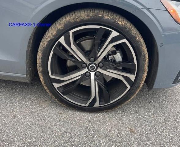 2023 Volvo S60 B5 AWD Plus Dark Theme