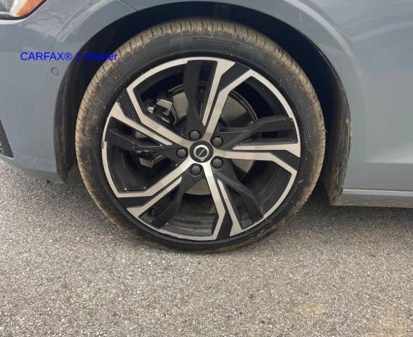 2023 Volvo S60 B5 AWD Plus Dark Theme