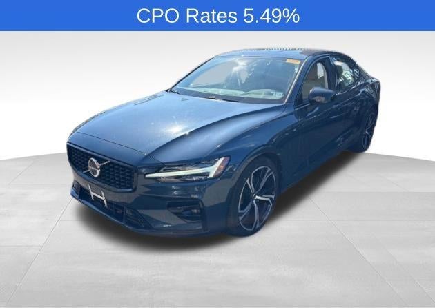 2023 Volvo S60 B5 AWD Plus Dark Theme