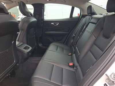 2022 Volvo S60 B5 AWD Momentum