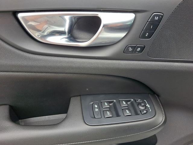 2022 Volvo S60 B5 AWD Momentum