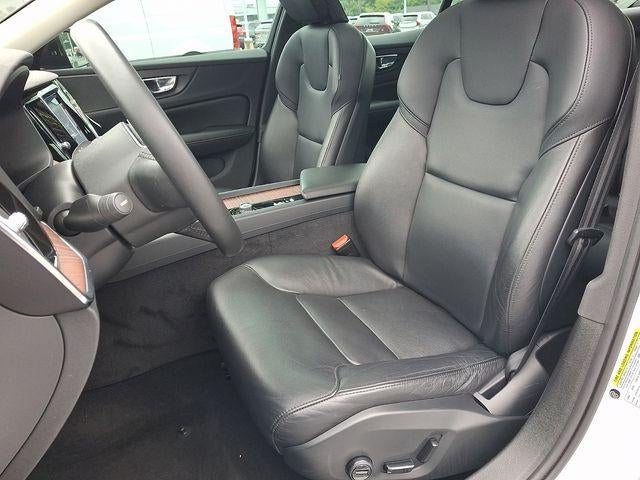 2022 Volvo S60 B5 AWD Momentum