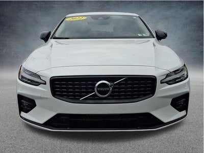 2022 Volvo S60 B5 AWD Momentum
