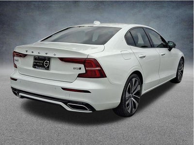 2022 Volvo S60 B5 AWD Momentum