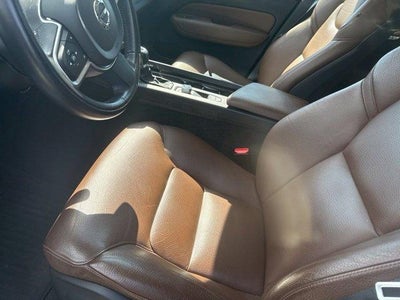 2018 Volvo XC60 T5 AWD Momentum
