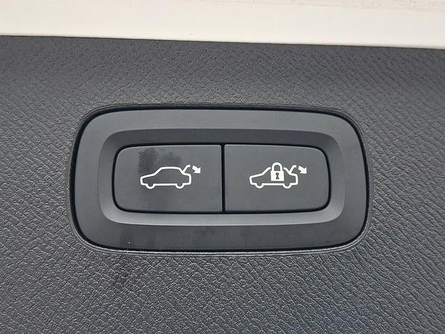 2024 Volvo XC90 B6 AWD Plus Bright Theme 7P