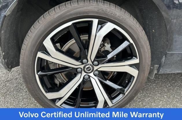2023 Volvo XC60 B6 AWD Ultimate Dark Theme