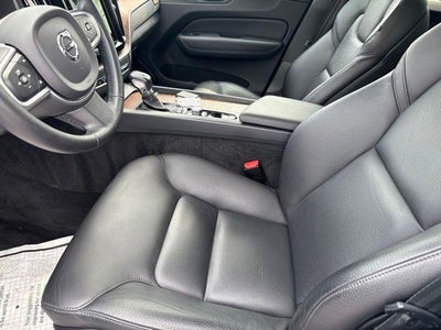 2021 Volvo XC60 T5 AWD Momentum
