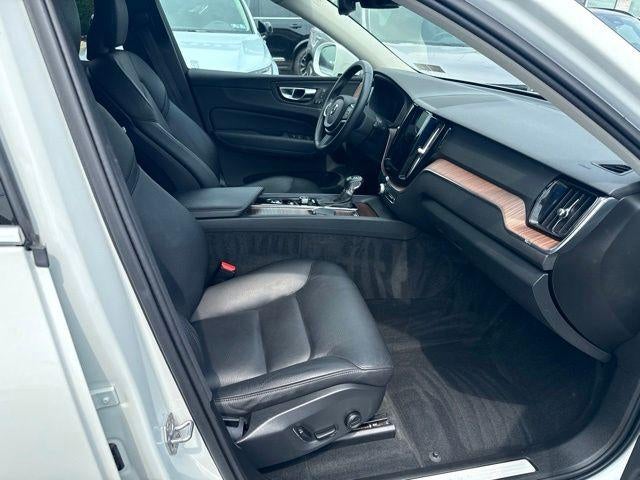 2021 Volvo XC60 T5 AWD Momentum