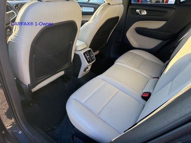 2021 Volvo XC40 T5 AWD Momentum