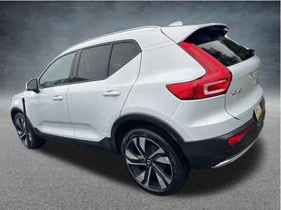 2020 Volvo XC40 T5 AWD Momentum