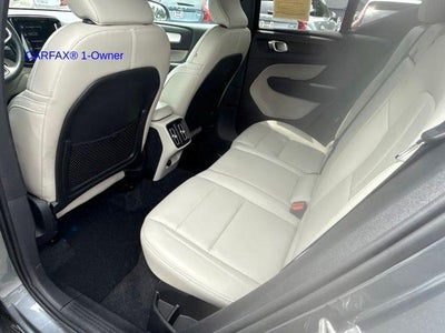 2019 Volvo XC40 T5 AWD Momentum