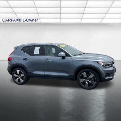 2019 Volvo XC40 T5 AWD Momentum