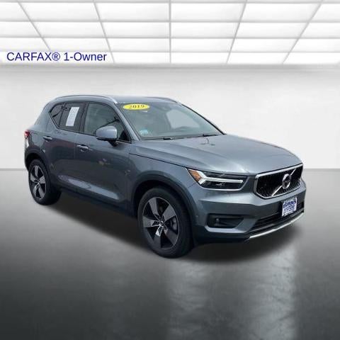 2019 Volvo XC40 T5 AWD Momentum