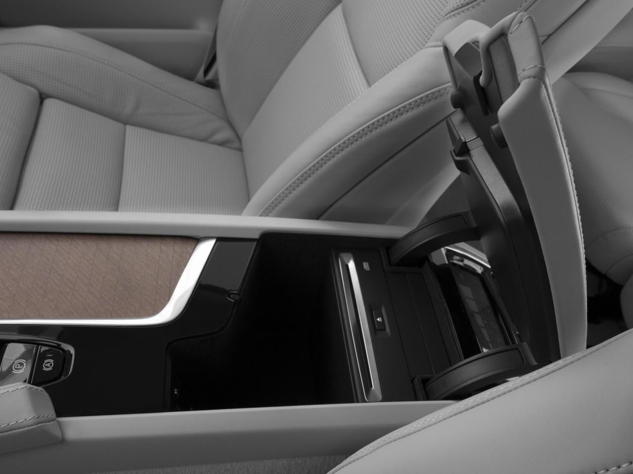 2016 Volvo XC90 AWD 4dr T6 Momentum