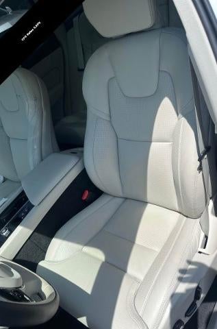 2023 Volvo XC60 Recharge Plug-In Hybrid T8 eAWD PHEV Ultimate Bright Theme