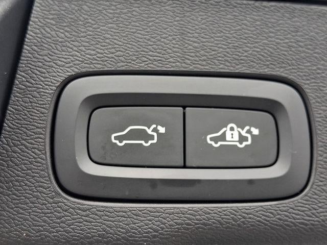 2023 Volvo XC60 B5 AWD Ultimate Bright Theme
