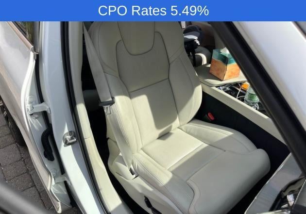 2023 Volvo XC60 B5 AWD Ultimate Bright Theme
