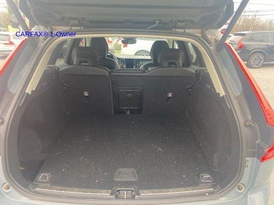 2022 Volvo XC60 B5 AWD Momentum