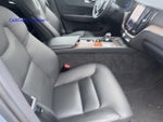 2022 Volvo XC60 B5 AWD Momentum