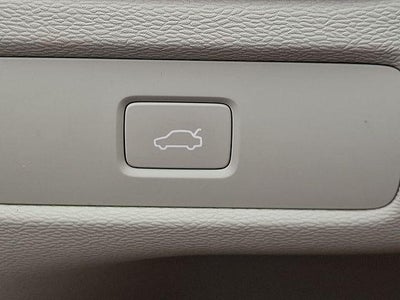 2024 Volvo XC60 B5 AWD Plus Dark Theme