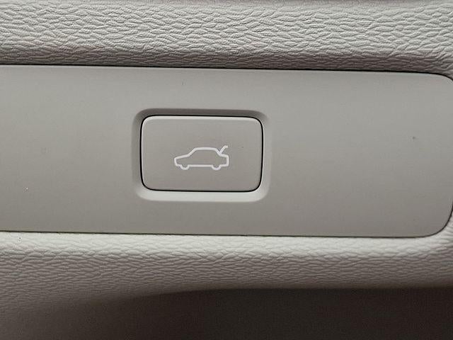 2024 Volvo XC60 B5 AWD Plus Dark Theme