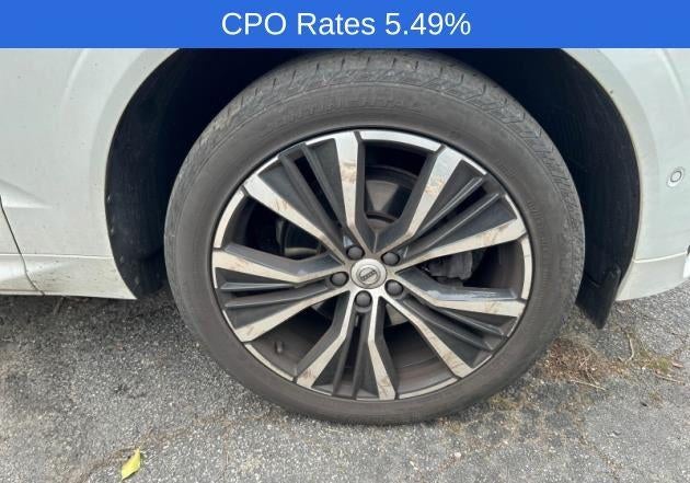 2024 Volvo XC60 B5 AWD Plus Dark Theme