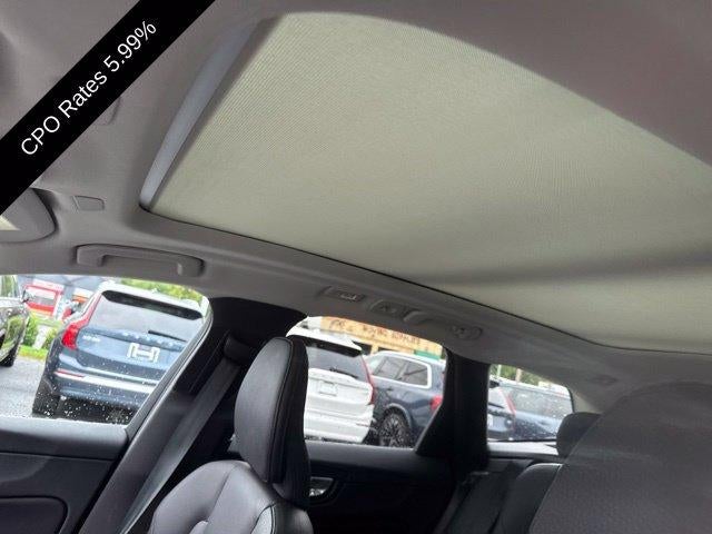 2024 Volvo XC60 B5 AWD Plus Dark Theme