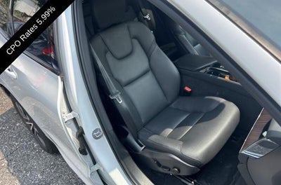 2024 Volvo XC60 B5 AWD Plus Dark Theme
