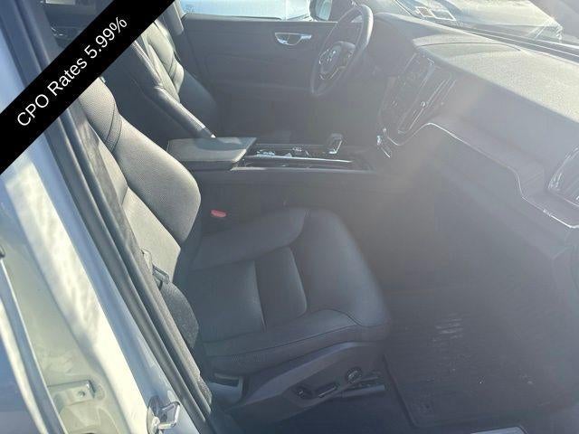 2024 Volvo XC60 B5 AWD Plus Dark Theme