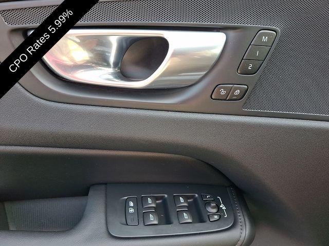 2024 Volvo XC60 B5 AWD Plus Dark Theme