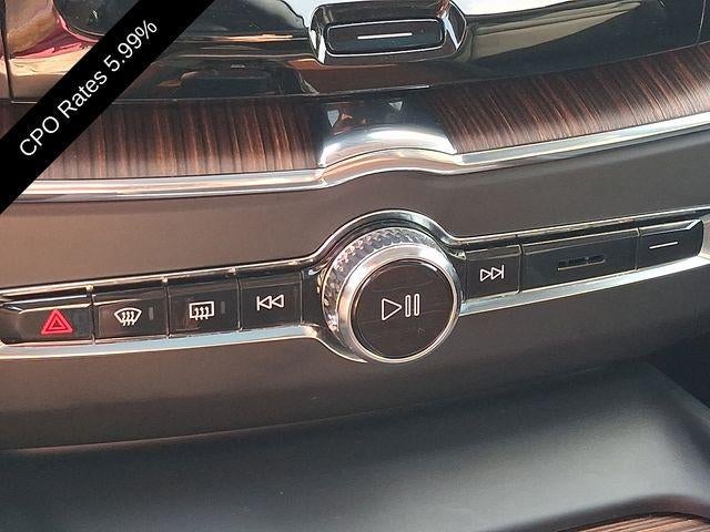 2024 Volvo XC60 B5 AWD Plus Dark Theme