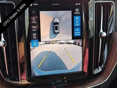 2024 Volvo XC60 B5 AWD Plus Dark Theme